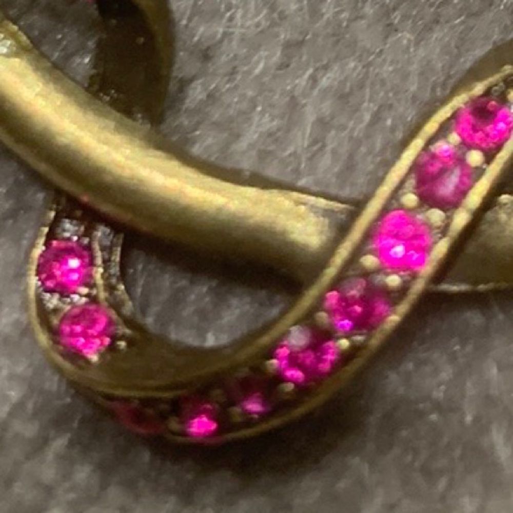 Vintage Twisted Ribbon Brooch with Fuchsia Crystals - Lia Lianna - Picture 4 of 5